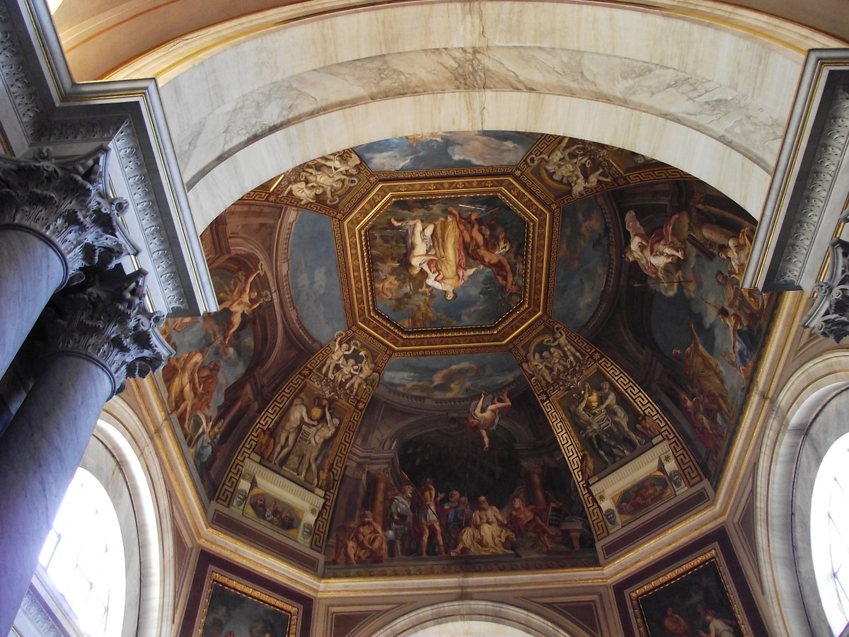 afewmilesmore's tweet photo. #Top4Inside Look Up! edition:

↖  Palace of Versailles, 🇫🇷
↗ Al Bustan Palace Hotel, Muscat, 🇴🇲
↙ Sagrada Familia, Barcelona, 🇪🇸
↘ Vatican Museum, 🇻🇦

for #Top4Theme, hosted by @CharlesMcCool, @Giselleinmotion, @perthtravelers, and @Touchse. https://t.co/pTLJXKiVCb