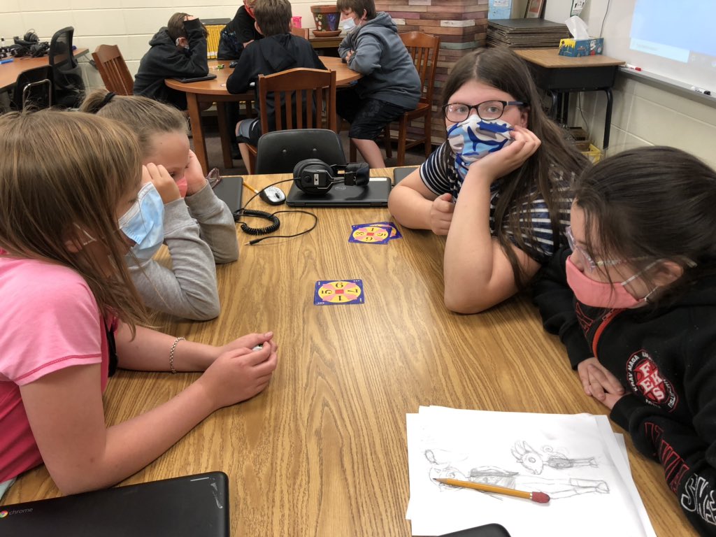 Vmosergwc's tweet photo. Playing 24! Itโs a blast and makes us use all of our mental math skills!@CarverES_RH #DayBeforeSpringBreak https://t.co/WYv0uGxbir