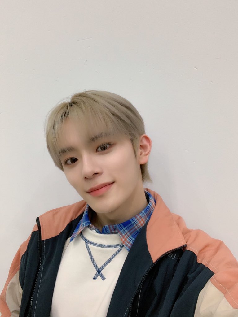 KangminFrance's tweet photo. | 📸 | PHOTOS 24.03.21

Photos dans les locaux de @ MBC M pour #SHOWCHAMPION 

" Le temps est bon ☀️
Avec Kangmin
Show Champion est encore plus agréable💜🤍 "

#VERIVERY #VRVR
 #KANGMIN
#SERIES_O #ROUND1HALL
#Get_Away https://t.co/RArfnXZFbg