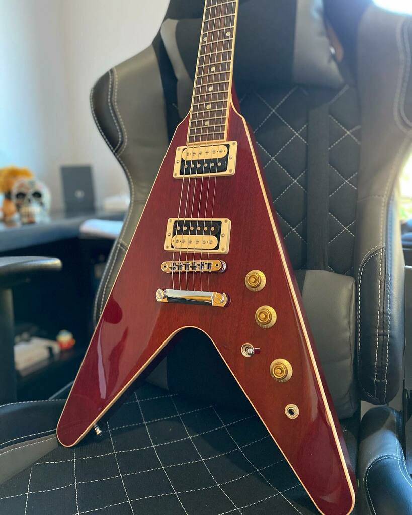 guitarofthrones's tweet photo. Long weekend vibes! 😏💀🤘🏻
📸: @guitarofthrones
.
.
.
#guitarofthrones #gibsonguitars #gibsonflyingvpro #burstbucker #gibsonflyingv #flyingv #onlyagibsonisgoodenough #minines #nintendo #n64 #cartman #southpark #guitarcollection #guitar #guitarporn https://t.co/suUh0v0vex https://t.co/wMzkUFsgdP