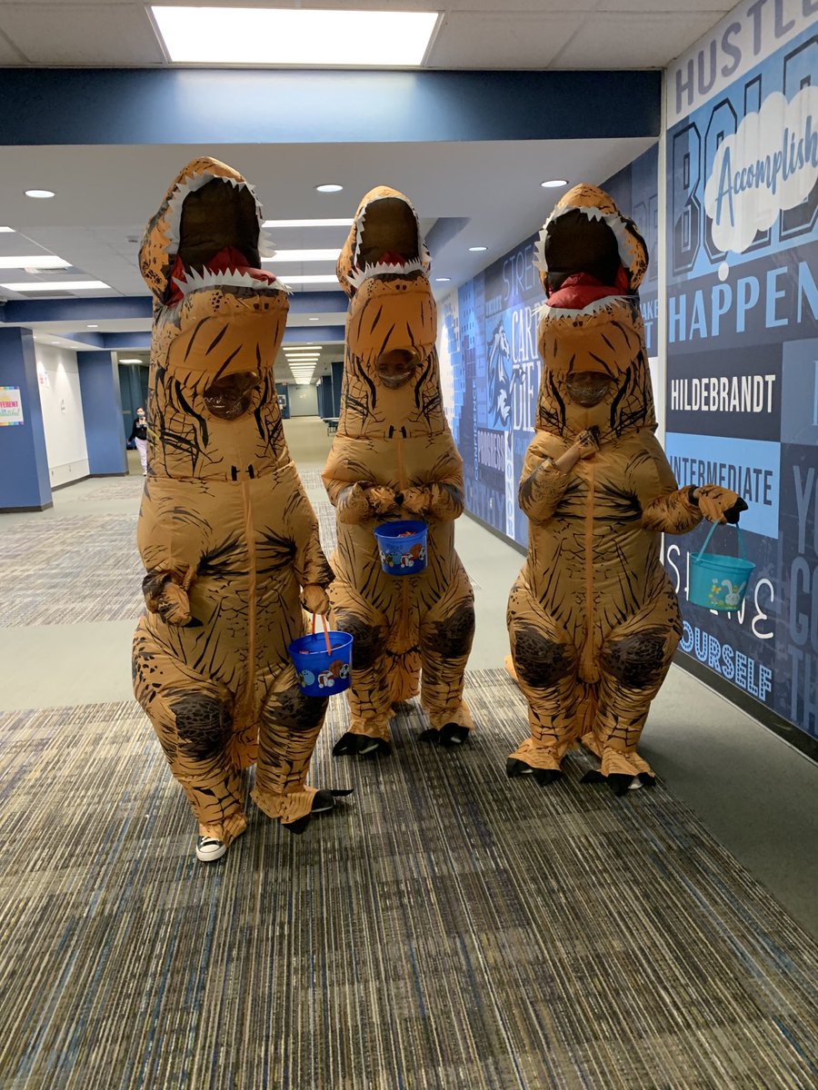 ⁦<a href="/HildebrandtKISD/">Hildebrandt Int.</a>⁩ celebrating our DINO-mite teachers #HildeHasHeart ❤️ 🐴