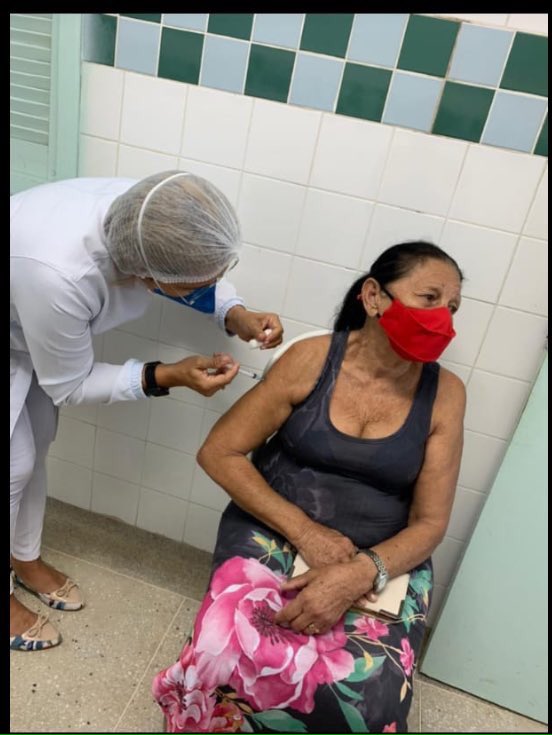 PrefeitoAllyson's tweet photo. Tivemos a honra de vacinar esse patrimônio humanitário da cidade, muitos jovens tiveram sua primeira experiência no mercado graças ao seu comércio. Como eu casei virgem, não fiz parte desse mundo perverso https://t.co/4QNZKjA440