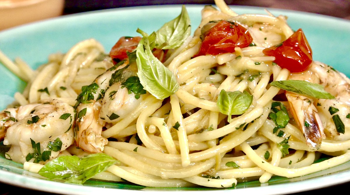 This mouthwatering spaghettoni with Shrimp could be on your table for Good Friday ! Meatless &amp; Dairy free. Watch new video up now 📺 on #youtube #easter #seafoodpasta 

youtu.be/DqTze_i0FZE