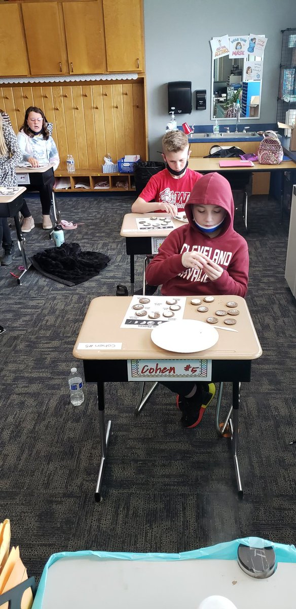 MrsLHelfrich's tweet photo. We enjoyed learning from Miss Southerland about the moon phases  using cookies today! https://t.co/reWCPURzst