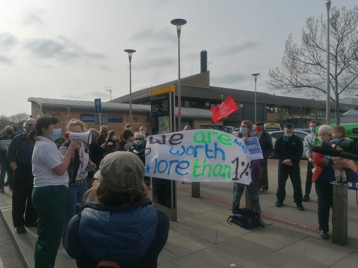 Homerton UNISON steward Jenny talking about racism in society and institutional racism in the NHS. Outsourced workers back in house now, to help combat racial inequality in the NHS! #NHS #keyworkers #RacismReport #RacismIsReal