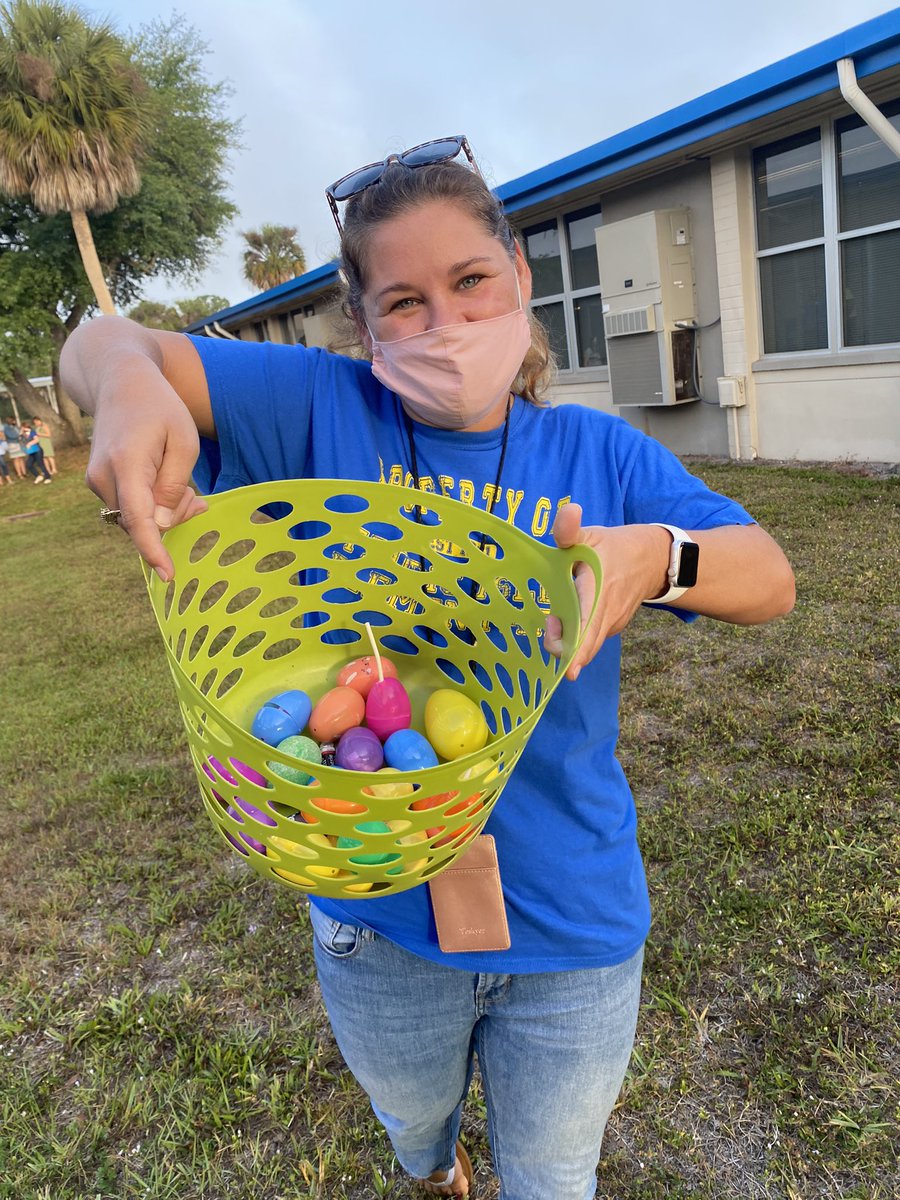 TropicIslesElem's tweet photo. Staff hunt was an “Egg”-cellent time! Thank you to TIE’s awesome PTO for the fun donations and help stuffing eggs! #tropictuff https://t.co/u1zEkokLmU