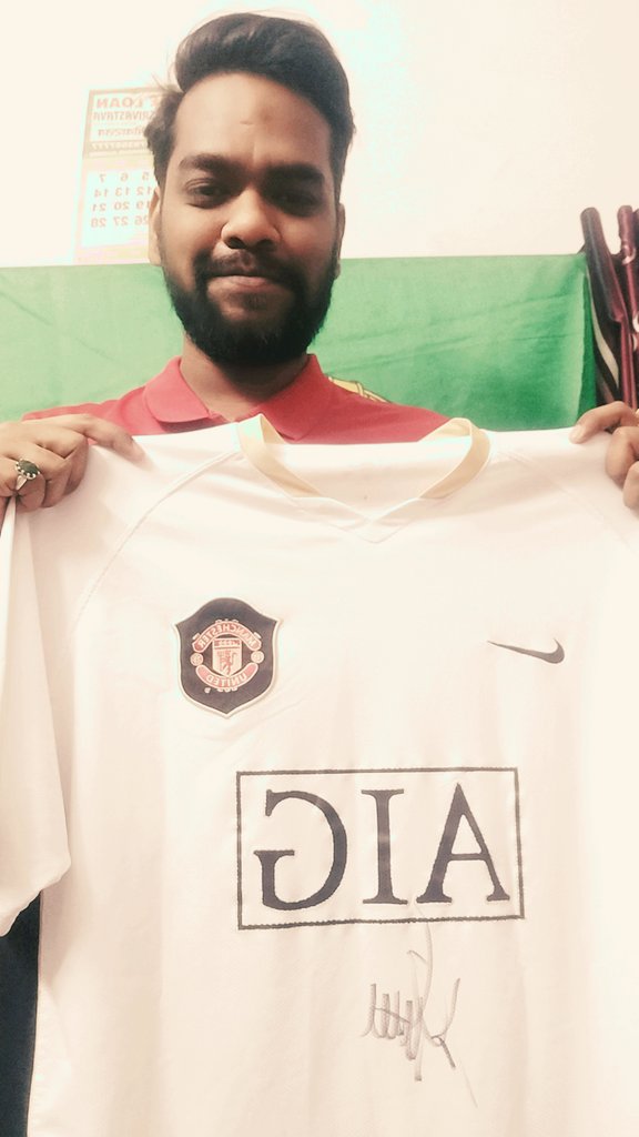 Shib14121's tweet photo. A Big Thanks to @Soccerex for this wonderful @louissaha Signed @ManUtd away jersey from the @premierleague season of 2006-07.
So Happy to get this one❤️ @TheFBA @PLforIndia @StarFootball https://t.co/dBkD4nkNPI