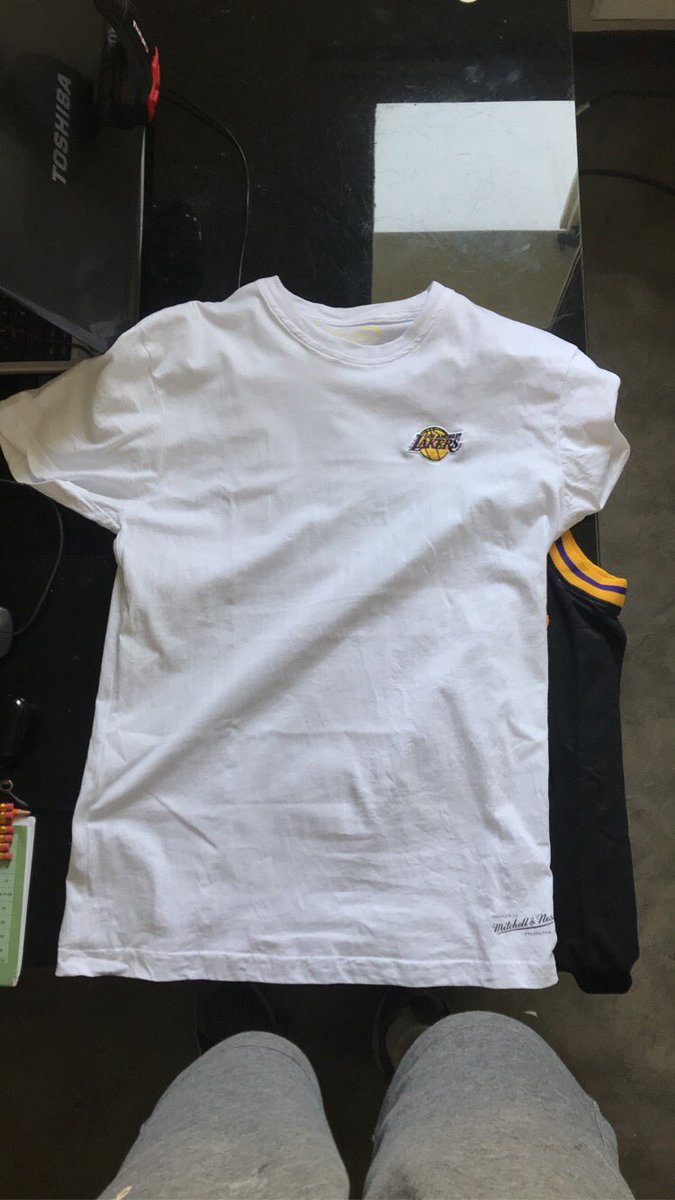 sindbxd's tweet photo. @LALakersFR @Lakers 💜💛 https://t.co/inDATkI8QG
