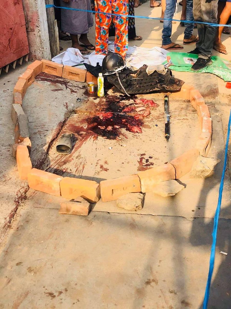 lwin_zun's tweet photo. tw // blood 
Mandalay: A civilian was shot with live ammunition in the abdomen and while he can’t run away military terrorists came closer and shot his head to death inhumanely. They also took the dead body with them.
SUPPORT FEDERAL ARMY
#Apr1Coup
#WhatsHappeningInMyanmar https://t.co/SqRyH0YzJo