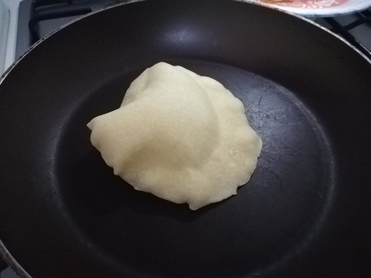 LaDietaMed's tweet photo. Oggi รจ il Giovedรฌ Santo ed ho preso ispirazione al pane mangiato durante l'Utima Cena, ovvero al Pane azzimo o Pane Arabo ๐ฅ Facile e veloce da preparare senza lievito e cotto in padella ๐ท https://t.co/1FHWkq12mt ๐ #mirysfood #dietamediterranea #pitagreca #panearabo #paneazzimo https://t.co/oKTcOk80Zf