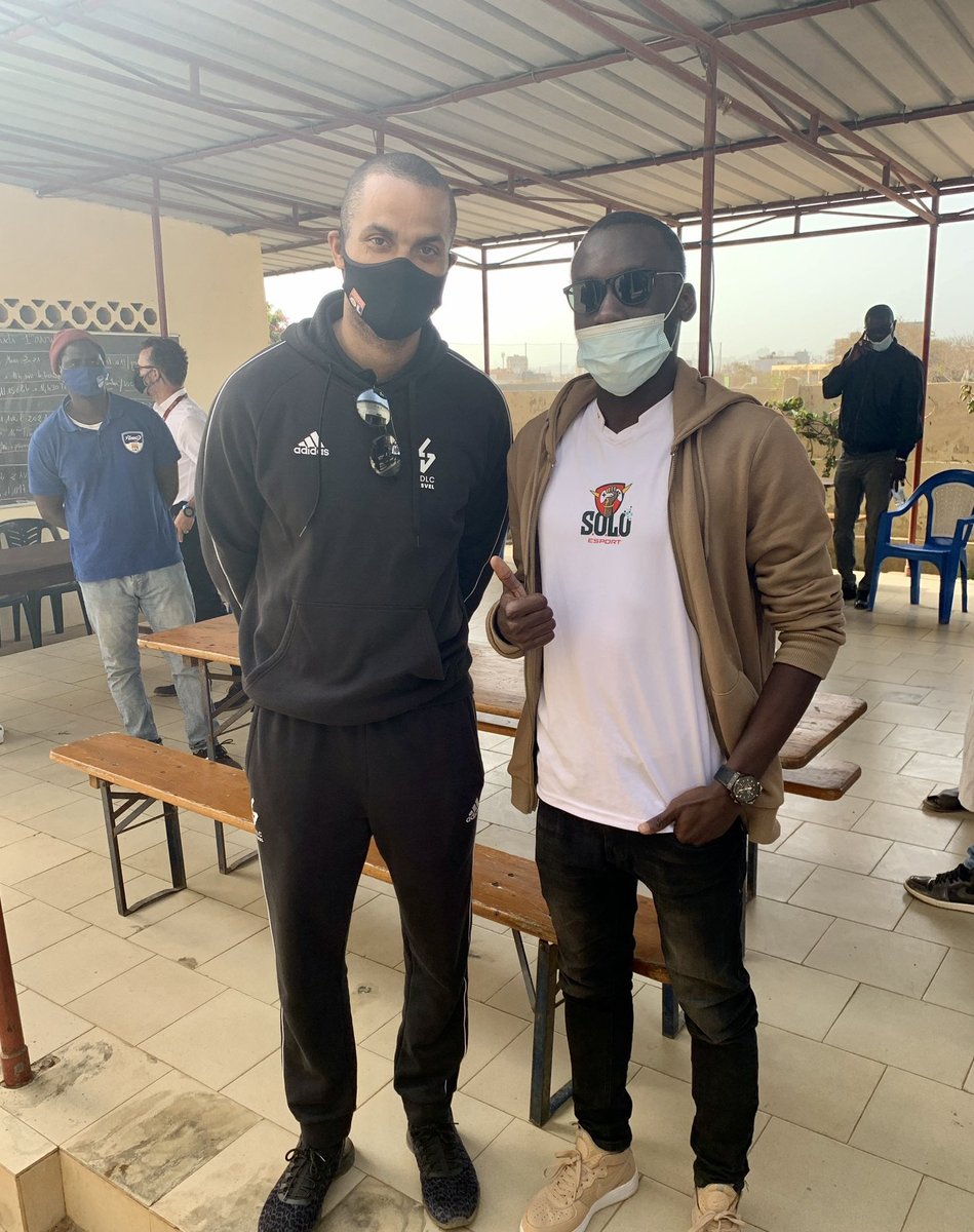 soloesportclub's tweet photo. Un plaisir d'avoir pu présenter le club et nos joueurs à @tonyparker thank you 🤗

#TogetherWeRise https://t.co/2QWoImutqQ