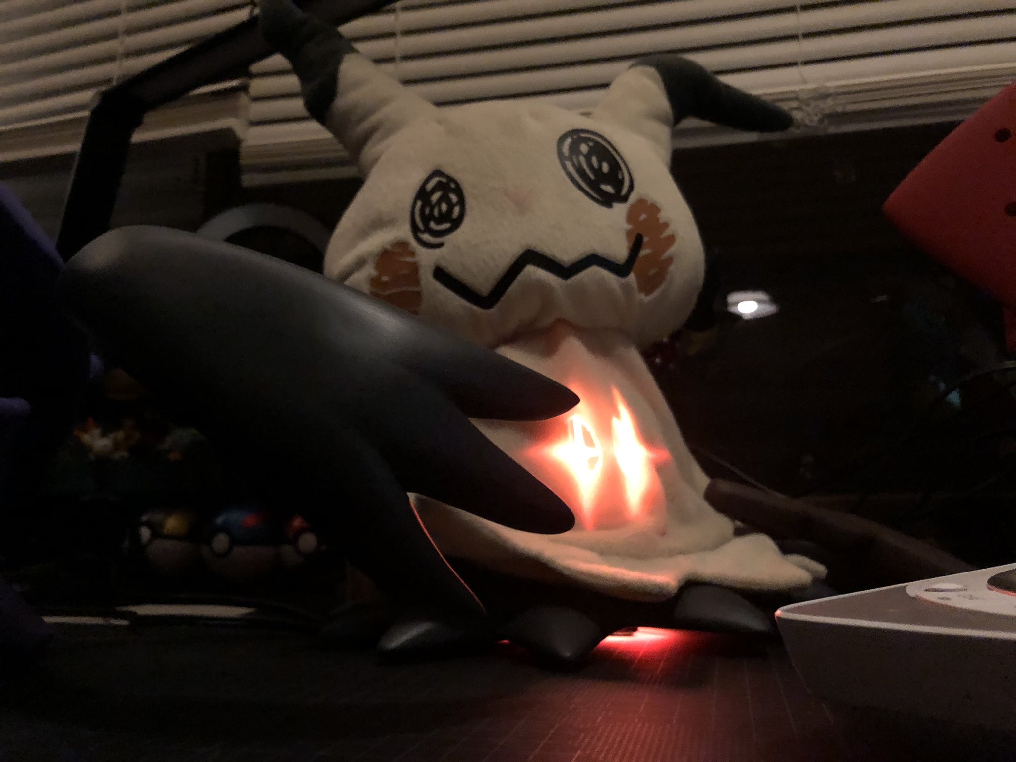 ねんどよしりん ポケモンつくる人 唯一フルスクラッチでない作品 化けの皮だけ市販品 それ以外のシャドークローやギミックは手作りのミミッキュ T Co Botk7fsvwp Twitter