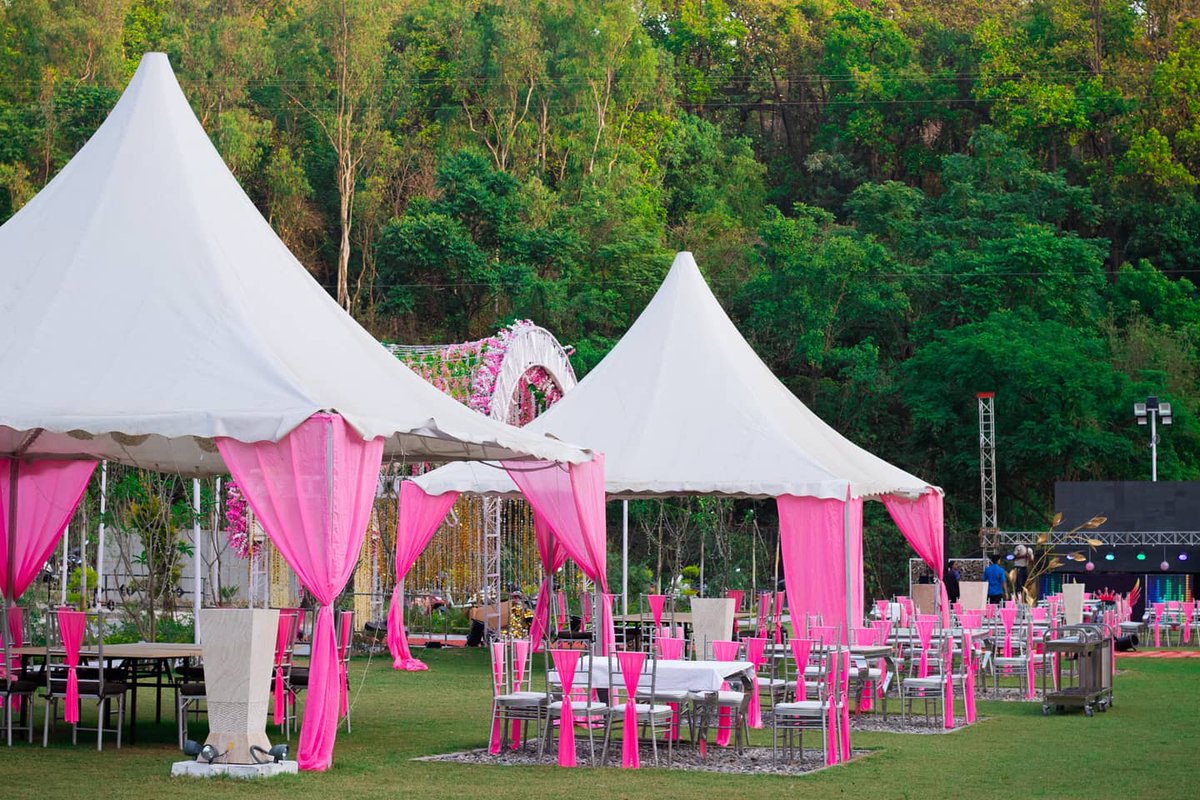 TheSolitaireDDN's tweet photo. Decoration is one of the main parts of a wedding. It adds a little more sparkle to your special occasion. #TheSolitaireFarms brings you a wide array of wedding decor &amp; styles that help you experience the most aesthetic wedding ever. 

📞 +91-9719165651
🌐 https://t.co/Bnk1OcxuId https://t.co/TH82DaNqmh