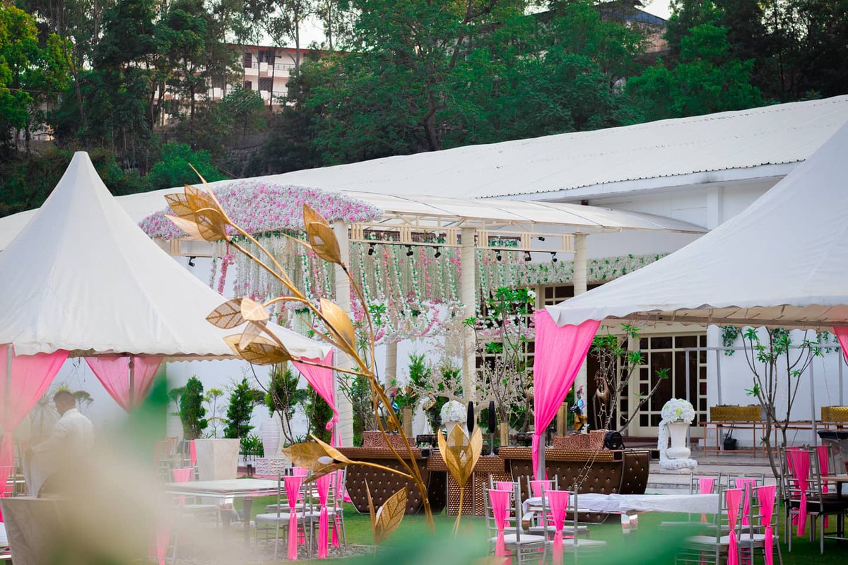 TheSolitaireDDN's tweet photo. Decoration is one of the main parts of a wedding. It adds a little more sparkle to your special occasion. #TheSolitaireFarms brings you a wide array of wedding decor &amp; styles that help you experience the most aesthetic wedding ever. 

📞 +91-9719165651
🌐 https://t.co/Bnk1OcxuId https://t.co/TH82DaNqmh
