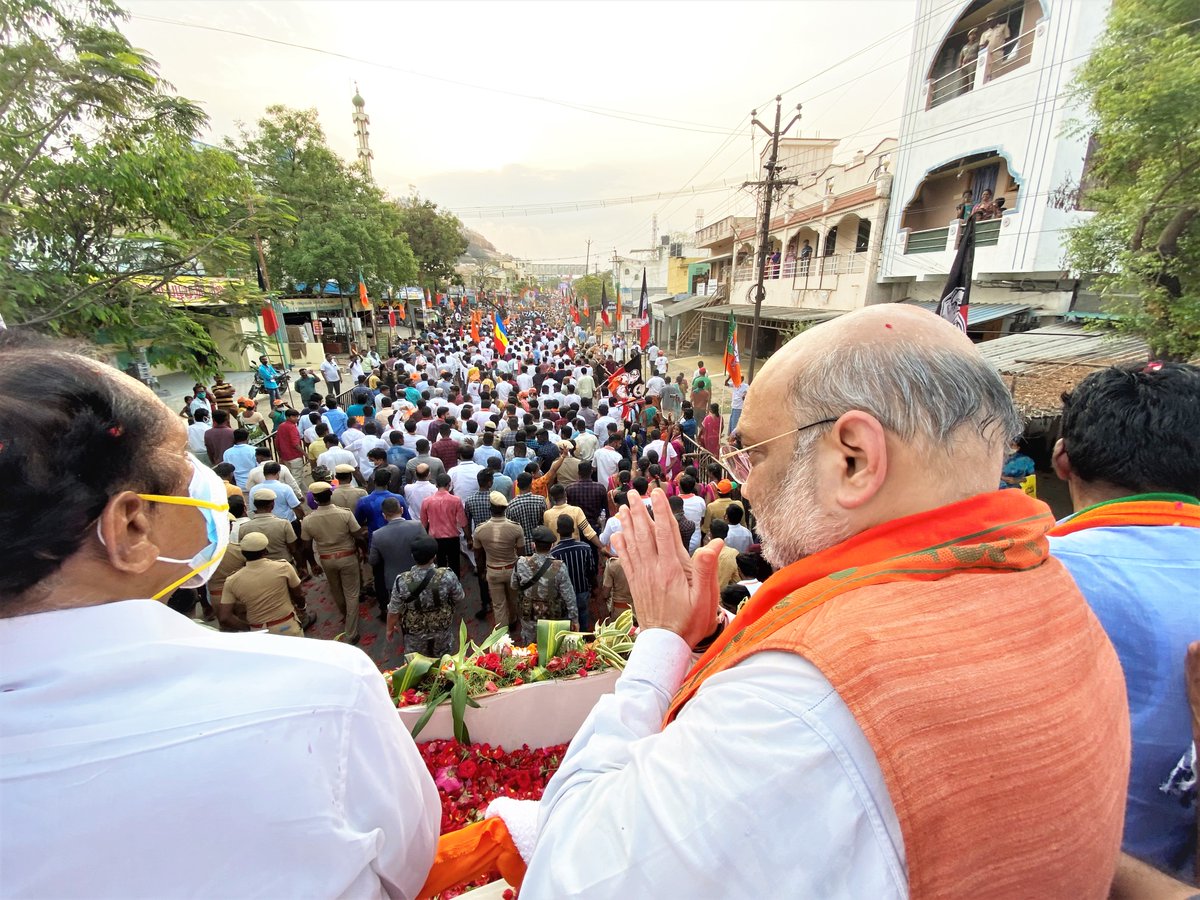 AmitShah's tweet photo. இன்றைய தேர்தல் பிரச்சார பேரணியில், மேன்மையான ஆதரவளித்த  வேலாயுதம்பாளையம் மக்களுக்கு நன்றி! https://t.co/3KcjNQt8Yk