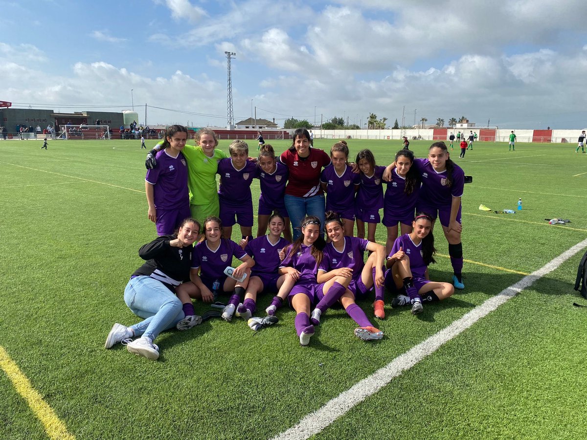 XerezFemFC's tweet photo. CADETES

Victoria muy sufrida por la mínima donde las dimensiones del campo complicaron la labor de las nuestras. 
Desgaste físico importante del que toca recuperarase para estar a tope este sábado.

3 + para casa y a seguir trabajando.

#OrgulloAlAndalus https://t.co/67qNn6af81