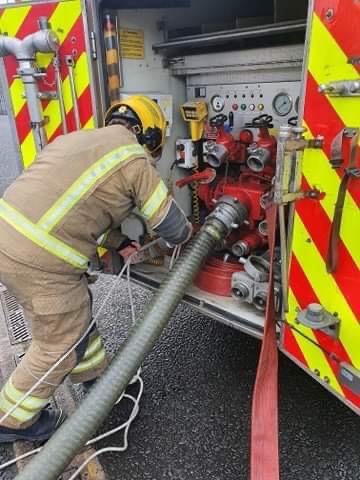 Tyne_Wear_FRS's tweet photo. Practice makes perfect.
Last week Wallsend green watch carried out pumping from open water training.
Here's some snaps of them in action! π
#ReadyWillingAble #TrainingToProtectYou https://t.co/GtRJTDTeH5