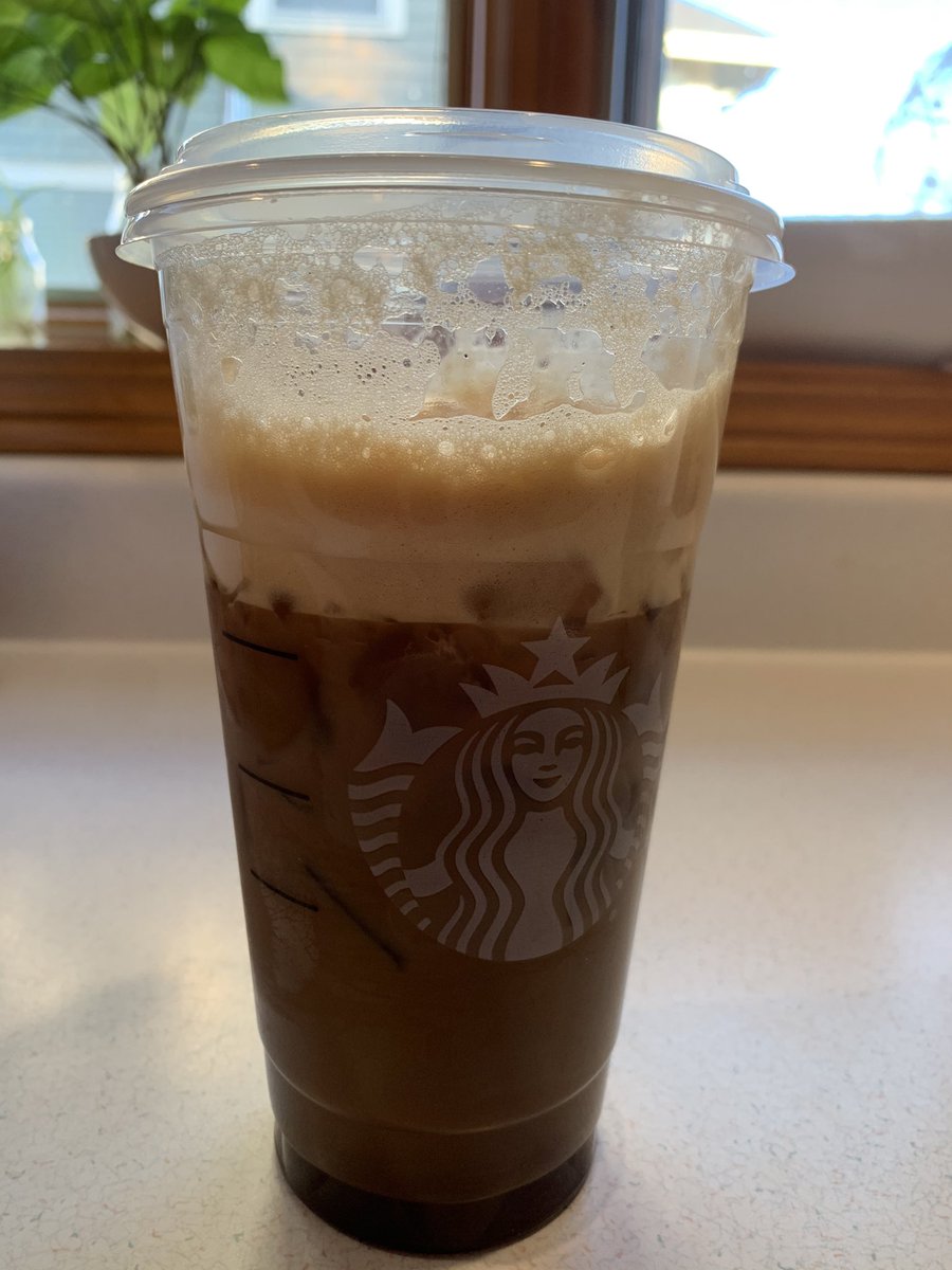Isadelia530's tweet photo. @Starbucks I’m not sure you can really justify charging venti rates for a cup this empty... https://t.co/VQ1d8LvOhB
