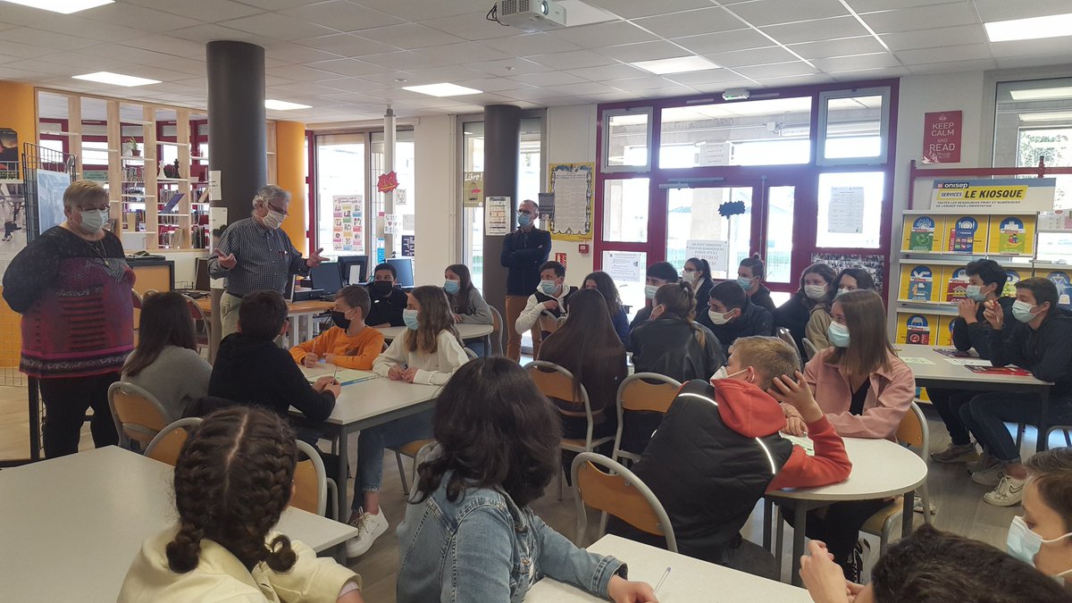 CDIBalzac61's tweet photo. EXPO : "Technologie n.f". Les élèves échangent avec Florence Ferry et Alain Bougrat, ingénieur.e.s et engagé.e.s pour la féminisation du métier. Merci à eux pour leur intervention !
#Ellesbougent https://t.co/vqiWt3m5uN