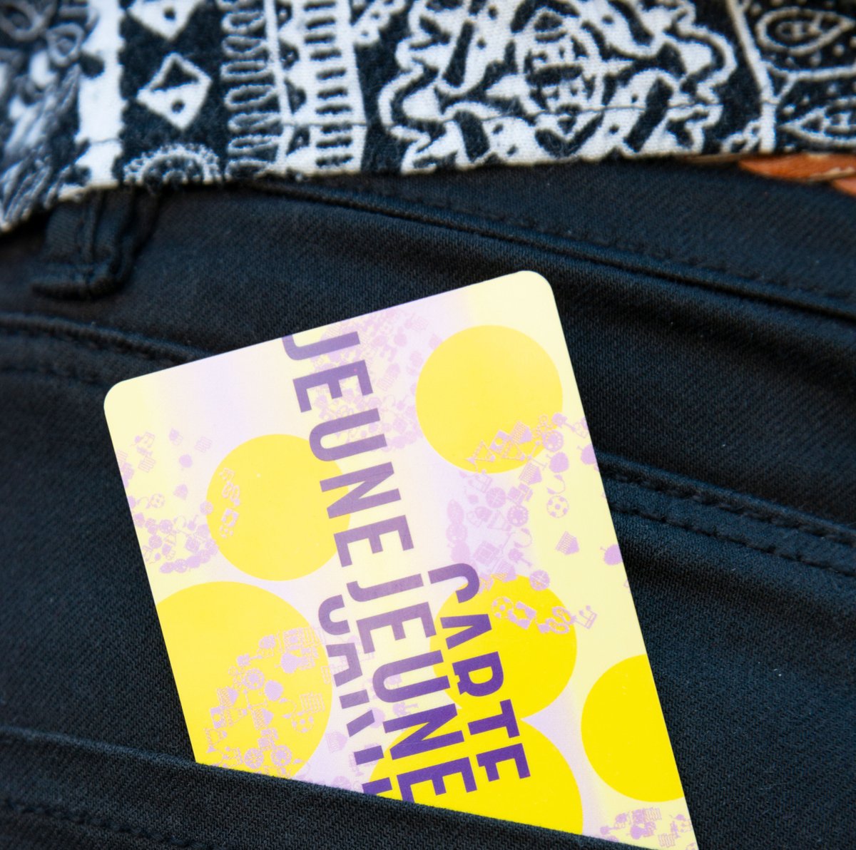 Tbm Transports Bordeaux Metropole Vous N Avez Pas Encore La Carte Jeune Bordeaux Metropole Il Y A Encore Plein De Choses A Faire Malgre La Situation Sanitaire