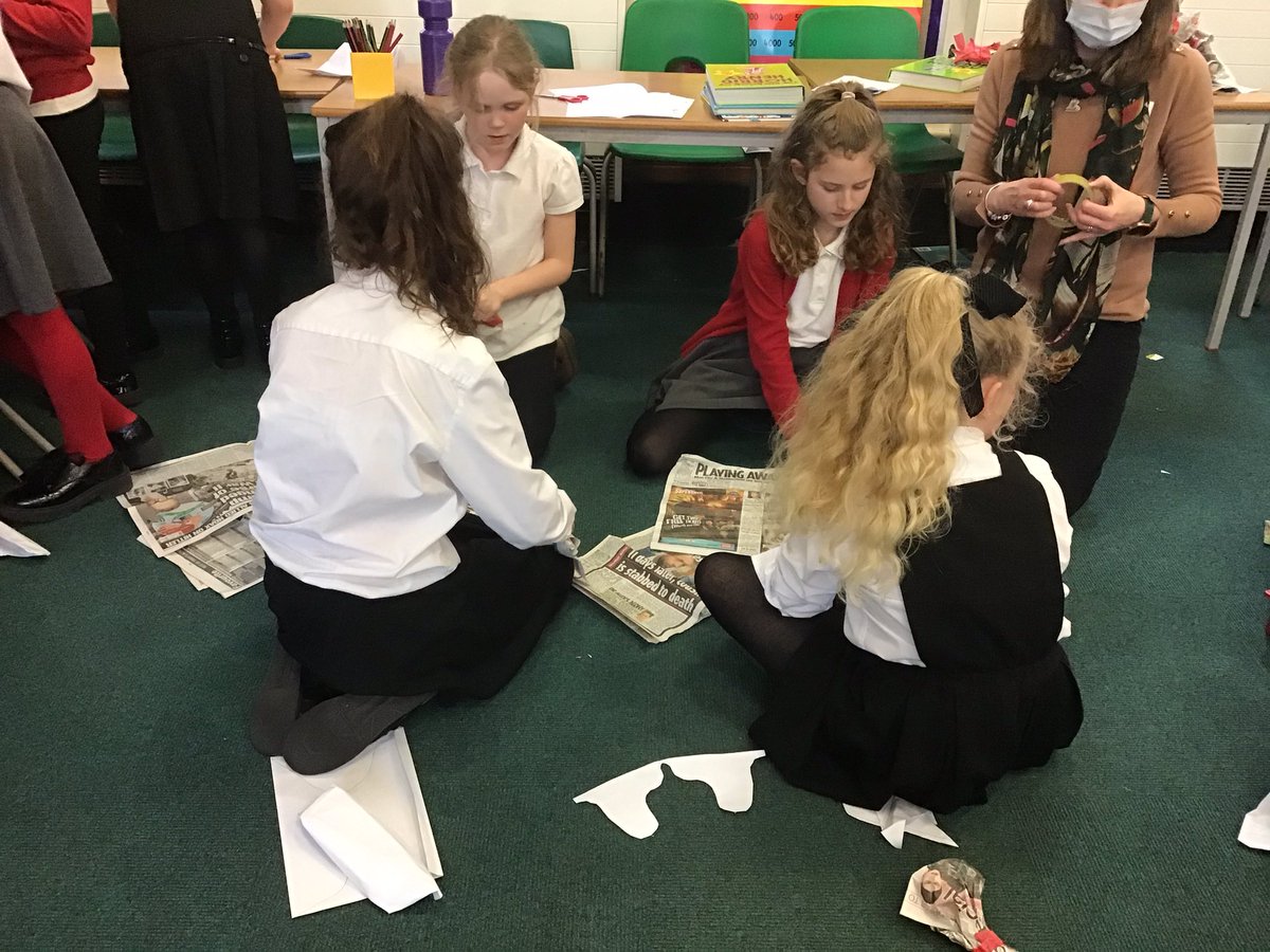 newton_class's tweet photo. HELP, we need to save the Easter bunny! Problem solving activities in Amethyst class! 🐰 https://t.co/9db8s0WIbC