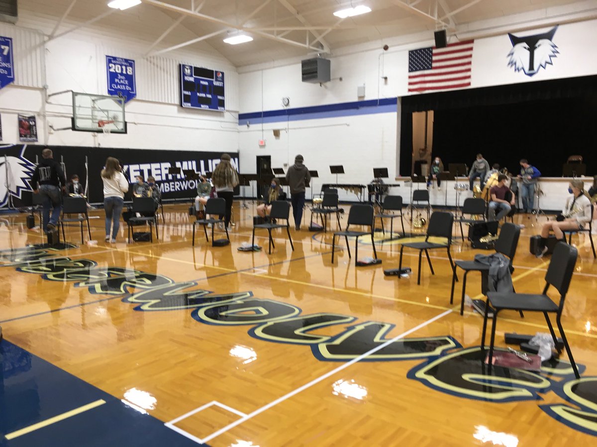 EM_Elementary's tweet photo. Band performs for K, 1st and 2nd grades to practice for contest. https://t.co/gDgYjNxkhG
