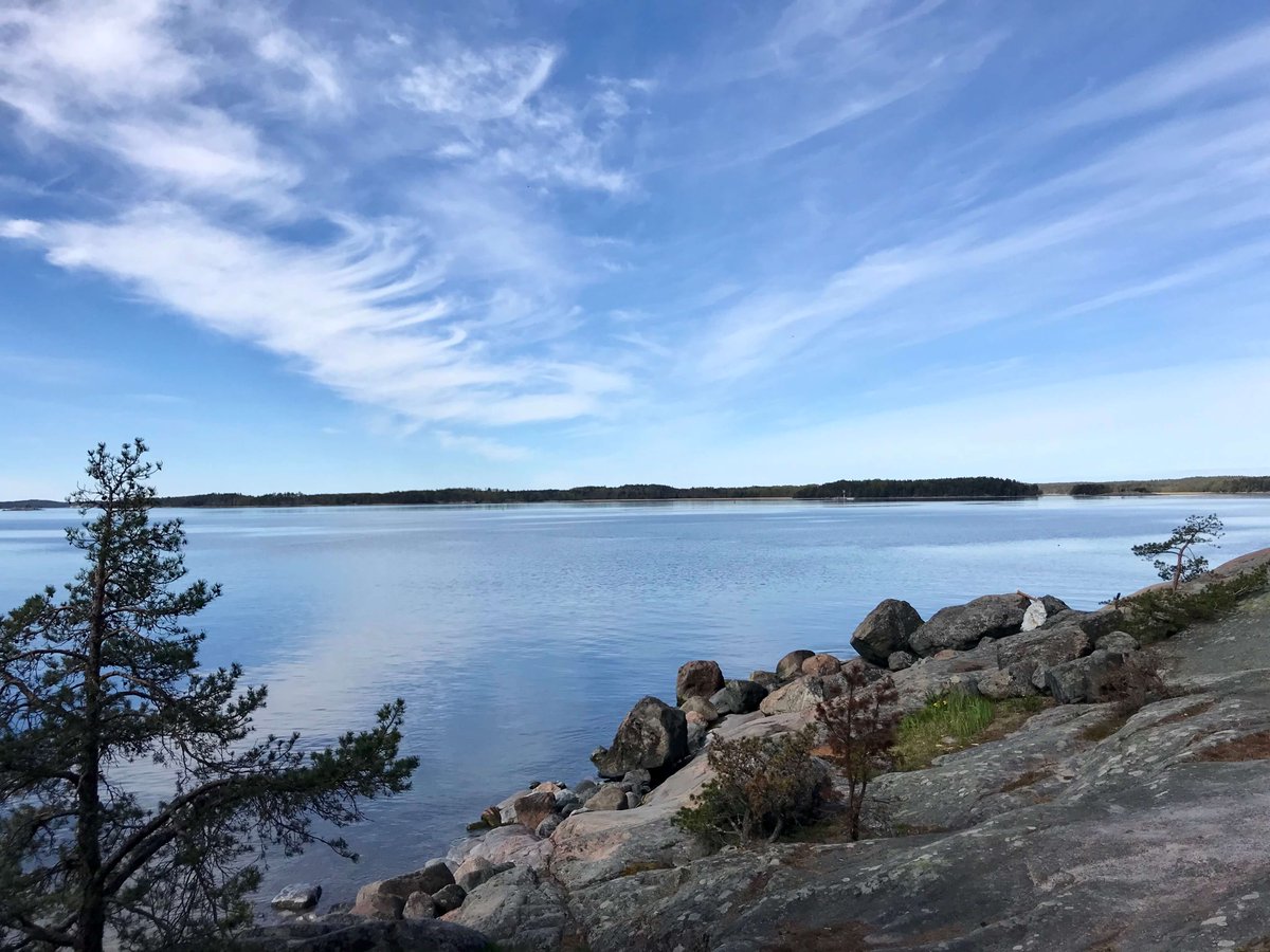 EMatkoja's tweet photo. Mietitkö kivoja luontoreittejä ulkoiluun? 
On virkistävää käydä katsomassa luonnon heräämistä kevääseen. 
Turusta ja ympäristöstä löytyy ihania luontopolkuja ja -reittejä. Katso tästä 10 mukavaa reittiä, suurin osa niistä veden äärellä: 
https://t.co/HVinXon411
#turku  #luonto https://t.co/5zQxd5xmqa