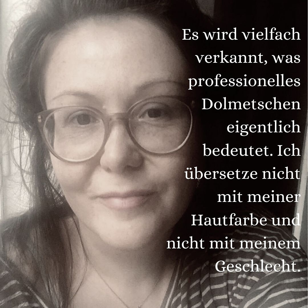 aufbuchfuehlung's tweet photo. Wir haben Mascha Dabic zur aktuellen Diskussion zu den Amanda Gorman Übersetzungen befragt und wollten von ihr sehr plakativ wissen: Darf eine schwarze Literatin von einer weißen Übersetzerin in eine andere Sprache übertragen werden? 

Hört rein. Überall wo es Podcasts gibt https://t.co/pHj4YUFtVr