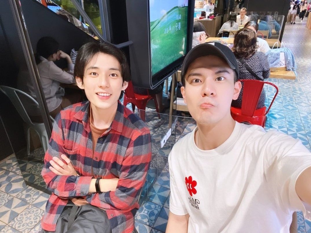 himxwari's tweet photo. Jake Hsu went to watch a movie and he said he saw a person with beautiful eyes wearing a facemask from a distance. That person recognized him and it turns out to be Chris Wu!!! They ate dinner together and Jake said he was so happy 😭❤ https://t.co/tVWLmqa7ZB