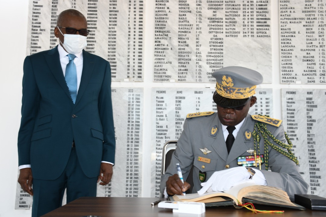 CHEFDIRPA's tweet photo. Le Quartier Dial Diop a abrité ce matin la cérémonie d'installation du général de corps d'armée Cheikh Wade dans ses fonctions de chef d'état-major général des Armées. La cérémonie a été présidée par Me Sidiki Kaba, Ministre des forces armées. https://t.co/qqnAl7nbxk