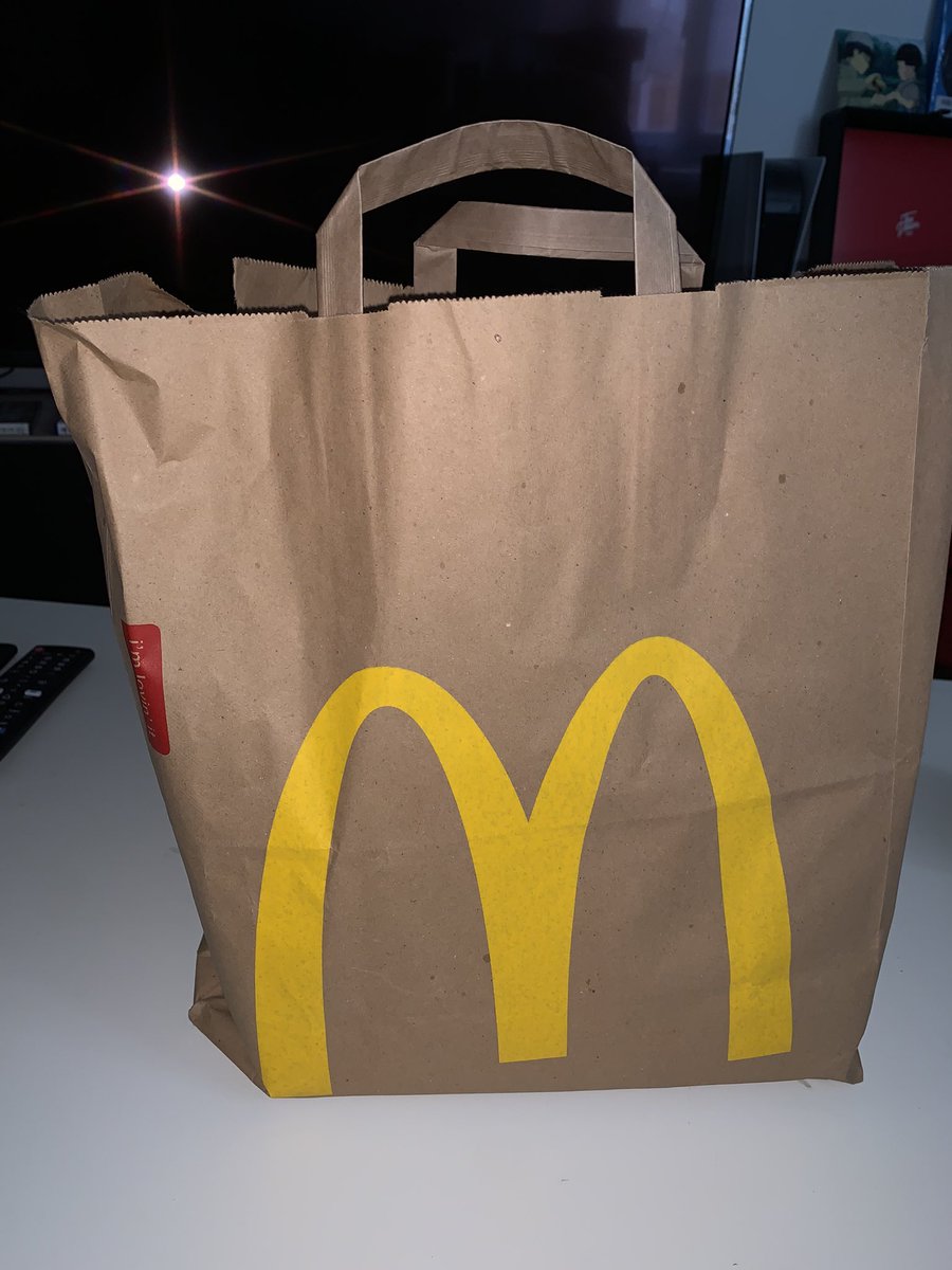 unpotedanslacom's tweet photo. Bien joué @BurgerKingFR 😏

#poissondavril 

Photos by @UrbanLePharaon https://t.co/6VbrLX74ic