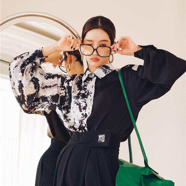 Sm1Korean's tweet photo. Chic Style 💕💕 🇰🇷
Black Floral Shirt  💕💕
https://t.co/UkG0vA7SsJ
#kstyle #selfie #style #fashionstyle #fashionkorea #southkorea #asiangirls #koreangirls #koreanstyle #outfit  #kawaii #japan #kpop #uzzlangstyle #uzzlang #uzzlanggirl #short #koreangirl #koreansm1 
by. AliExpress https://t.co/AnbHkySJo2