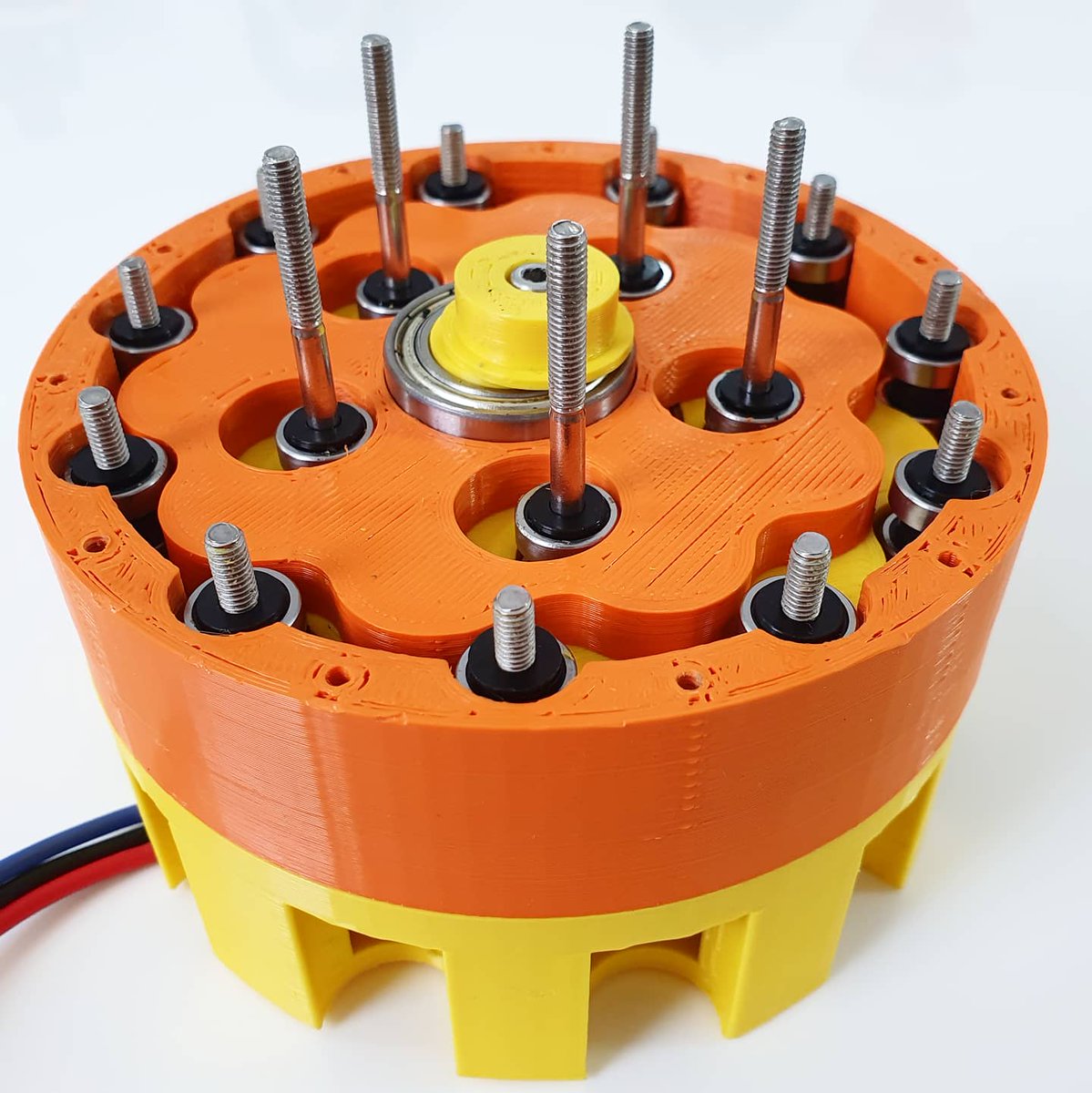 XRobotsUK's tweet photo. My version 2 Cycloidal Drive Reducer - video of it in action is up on YouTube now! This version uses two cycloidal discs 180' apart from each other to balance it, and a double-braced cam shaft. https://t.co/w8i7g0rmSn
#cycloidaldrive #cycloidal #3dprinted #3Dprinting #design https://t.co/QOwZL6TLIk