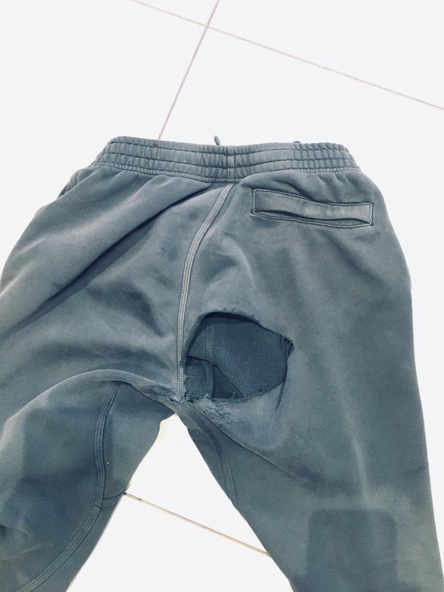LeeBSFA's tweet photo. Well I guess the squats are paying off, arse cheek hanging out and that 👀 

Loved those joggers as well 🍑 🤷🏻‍♂️🤣

COACH TIFF

#STRONGERTOGETHER #blacksheepfitnessacademy https://t.co/JLcfQg7xgt