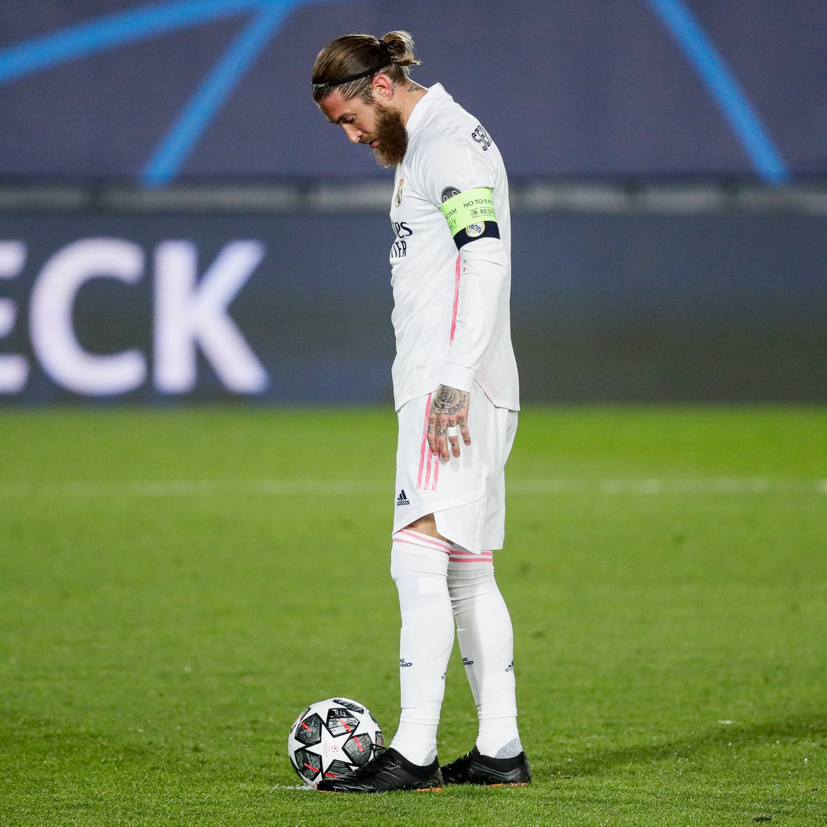 Uefaチャンピオンズリーグ レアル マドリードのキャプテン セルヒオ ラモスが筋肉の負傷のためリヴァプールとの準々決勝を欠場する見込みとなりました Ucl