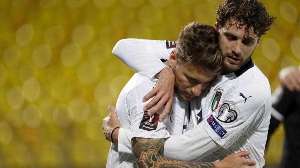 DoppioFalloRB's tweet image. I Fab Four di #DoppioFallo vi terranno compagnia in questa #zonarossa rinforzata (dalla pausa Nazionali). Potrete ascoltarci in tutta sicurezza dalle 18:30 su radiobarrio.it e interagire in diretta scrivendo su tutti i nostri social o al numero 327 372 1595.
#sport #talk