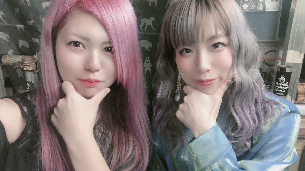 aaaaaynaa's tweet photo. 正直いえばまだまだロベルトを続けたかった。けど、どうしようも出来ないことってあるんだな。
みんなに出会ったのはほんの２年前なのに、めちゃくちゃ昔に感じる。
音楽って沢山あるけど、やっぱり自分はバンドが好きで、バンドサウンド、そして皆でひとつの曲を作るという、ソロでもユニットでもない https://t.co/DpfdBZR7OJ