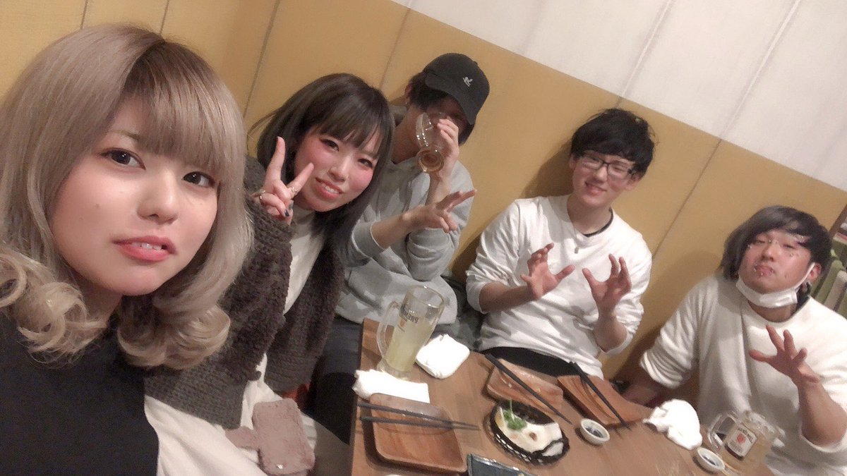 aaaaaynaa's tweet photo. 正直いえばまだまだロベルトを続けたかった。けど、どうしようも出来ないことってあるんだな。
みんなに出会ったのはほんの２年前なのに、めちゃくちゃ昔に感じる。
音楽って沢山あるけど、やっぱり自分はバンドが好きで、バンドサウンド、そして皆でひとつの曲を作るという、ソロでもユニットでもない https://t.co/DpfdBZR7OJ