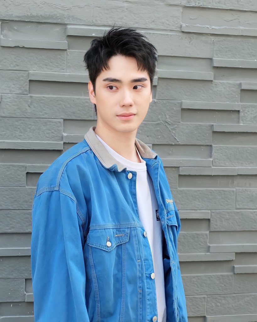 “เมษาอ่ะคือ “Summer” แต่น่ารักเวอร์อ่ะ “Someone like you” นะจ๊ะ” 💚☀️
-ตี๋ ธนพล
IG : <a href="/tee_jaruji/">TEe JaRuji</a>
#สังคมศาสตร์ #บัณฑิต #KU74 #KUSEXYBOY #ศิษย์เก่าแซ่บต้องบอกต่อ #TEeThanapon