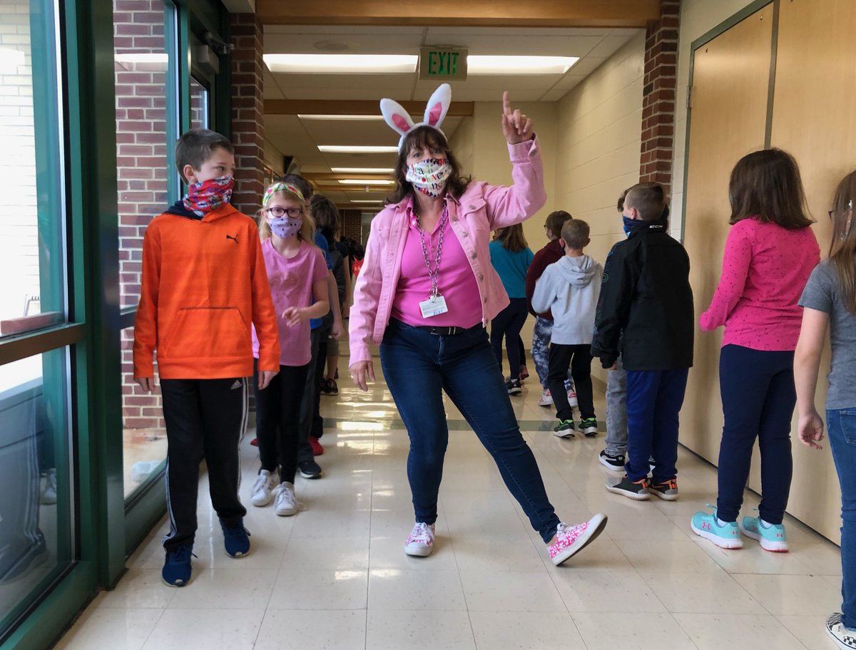 pinestreetelem's tweet photo. Mrs. Salvo's last bunny hop @PalmyraSchools #Retirement #LosingOneOfPine'sFinest https://t.co/Ss5CyMF2Bb