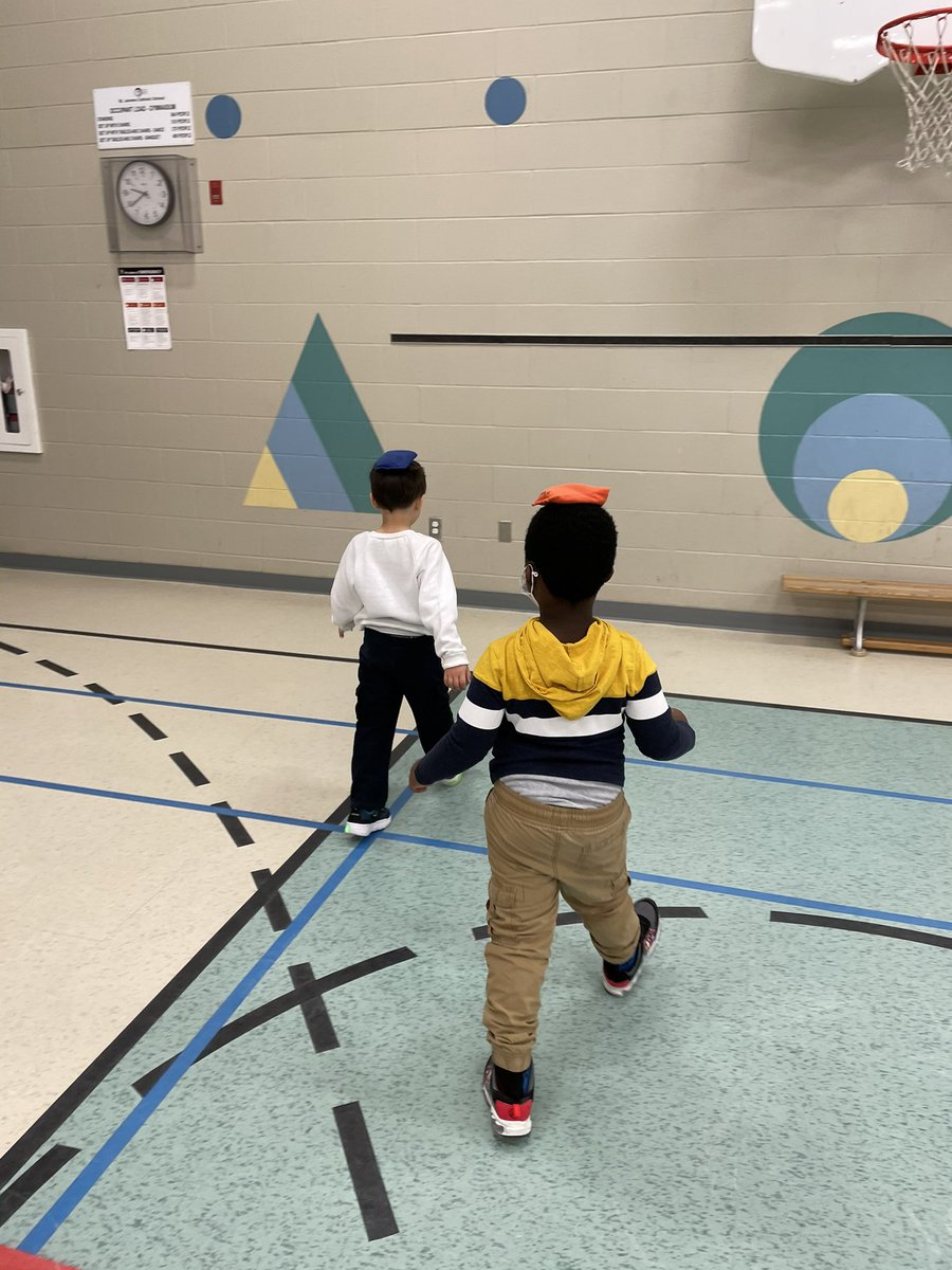 Kinder_Bears's tweet photo. Centres in the gym today! https://t.co/lZwDfYJfdF