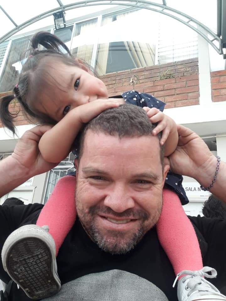 GeorgeArtwell's tweet photo. #1Abr [ATENCION/URGENTE] Servicio Publico. Un venezolano ejemplar, hermano y compañero de lucha: Jose Felix Rivas alias PANDA esta grave con COVID19 en Ecuador. Necesita oxigeno/respirador! Venezuela  AYUDA POR FAVOR!🇻🇪 
MAS INFO AQUI -> https://t.co/cAKQOhQKf5 https://t.co/rFJyOxOSVZ