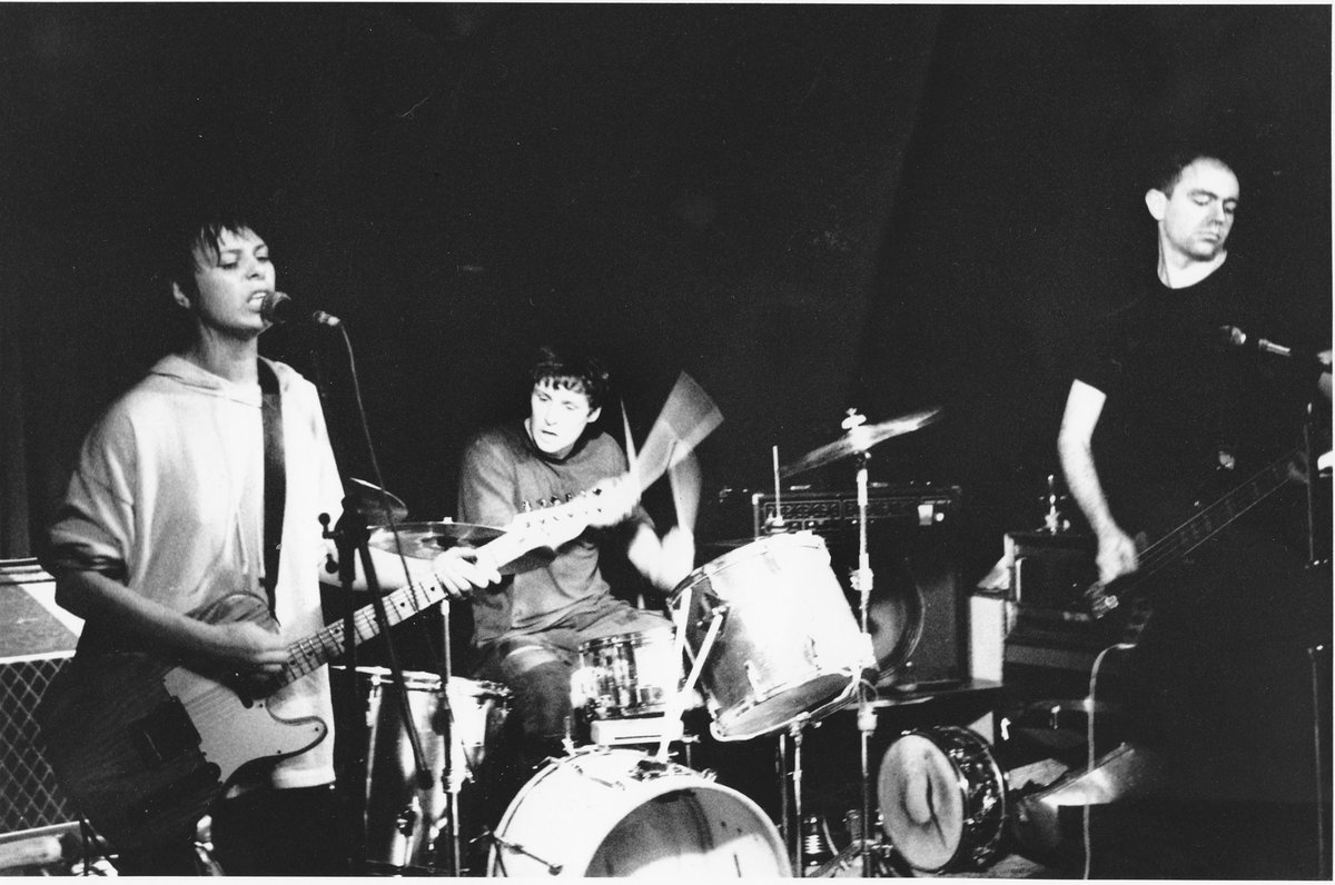 ectoann's tweet photo. Penblwydd Hapus Jonny Fflaps... go play the April fool with the other rock angels #Fflaps #SinRocCymraeg #1991 https://t.co/9WNnPA4zXG