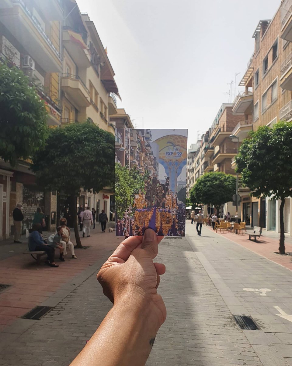 lahistoriasanta's tweet photo. Las 15:45.
Nuestro Señor Jesucristo atado a la columna de @columnayazotes revira en la calle Asunción.
@lascigarreras tocan "Y fue azotado".
.
📷: Jaime Andrés Suárez
#Sevilla #Cigarreras #Asunción #Columnayazotes #Victoria #JuevesSanto #SemanaSanta #SSanta21 #SemanaSantaSevilla https://t.co/AmRDvw6NRe