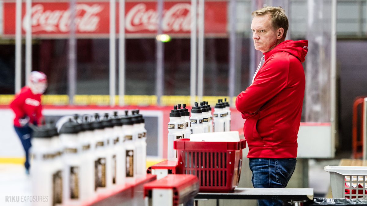 HIFKHockey's tweet photo. Mitä koronaviruksesta tiedetään? Kuinka tapahtuu turvallinen paluu kaukaloon?

👉 Haastattelussa HIFK:n pitkäaikainen lääkäri Petri Helenius: https://t.co/QvD5Nl3rdl

#HIFK #Liiga https://t.co/oQu6T9t44w