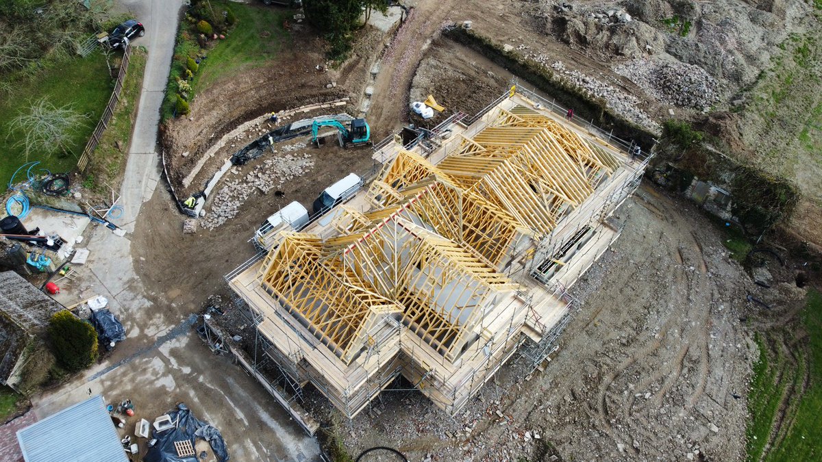 TimberFrameLtd's tweet photo. Another impressive frame by Westructure @TimberFrameLtd  #timberframe https://t.co/eWdNpu0cOw