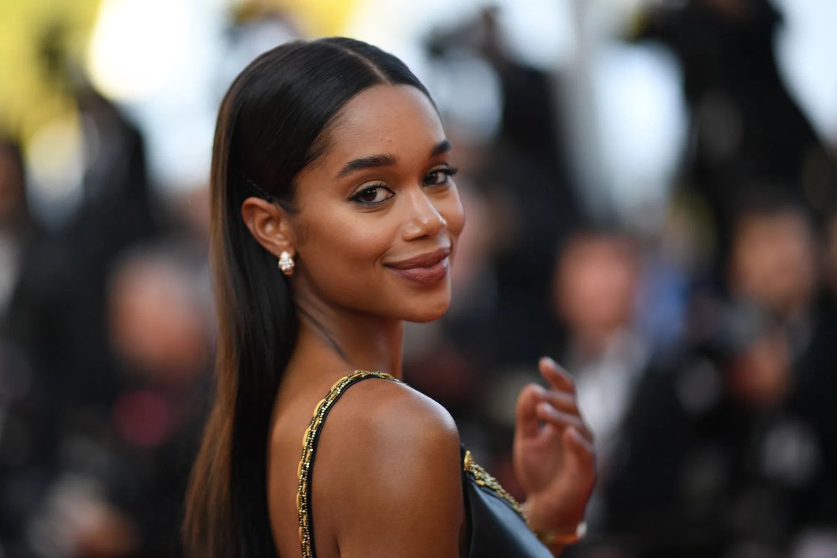 cezarkestis's tweet photo. Laura Harrier has been cast as young Ahsoka Tano and she will play this role alongside Hayden Christensen who will once again wear robes of iconic Jedi Knight Anakin Skywalker. Ahsoka series will debute on Disney+ in late 2022 

(Source: Deadline) https://t.co/A2Q3MglS28