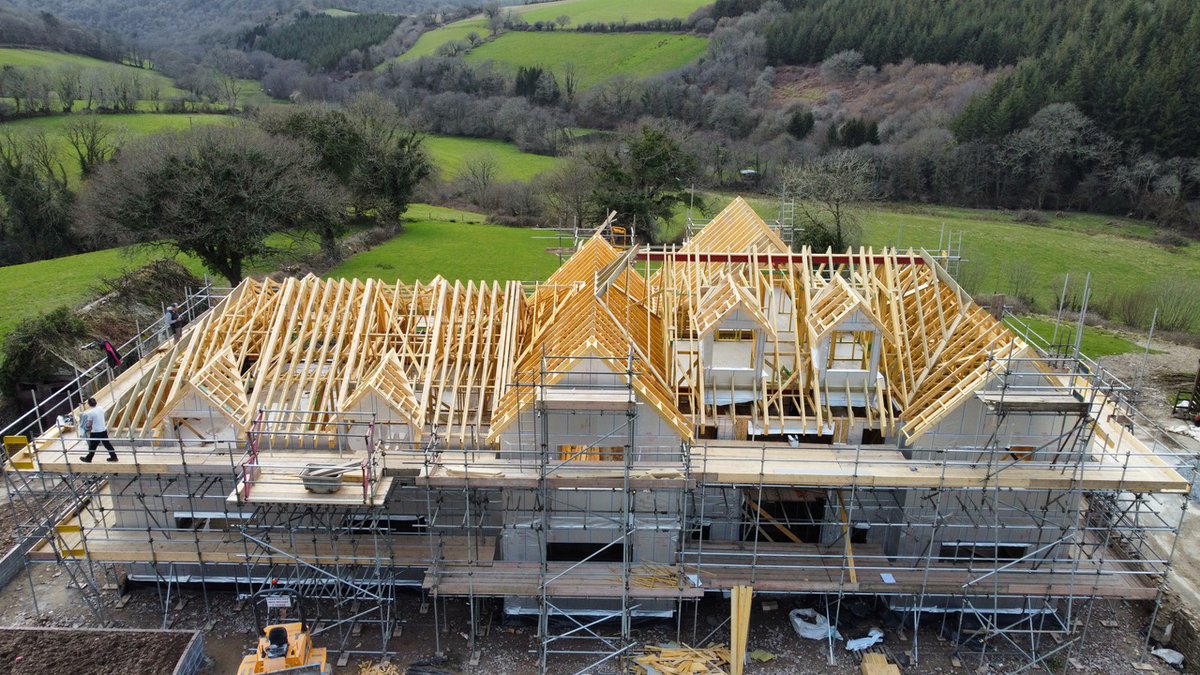 TimberFrameLtd's tweet photo. Another impressive frame by Westructure @TimberFrameLtd  #timberframe https://t.co/eWdNpu0cOw