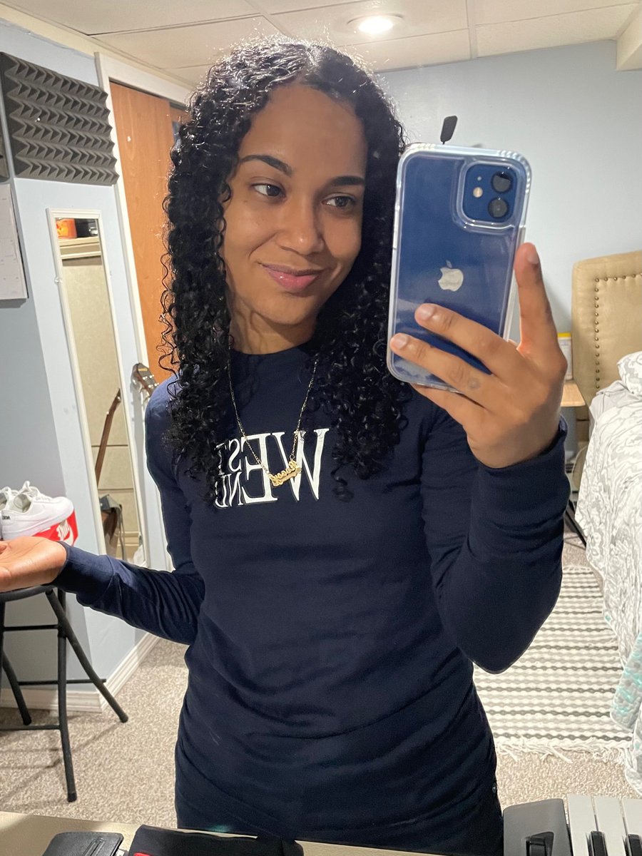 weShotlove's tweet photo. Speaking of merch, this fit perfectly! 😍 #westandsocialclub #TeaAndTees https://t.co/IGksvycZPx