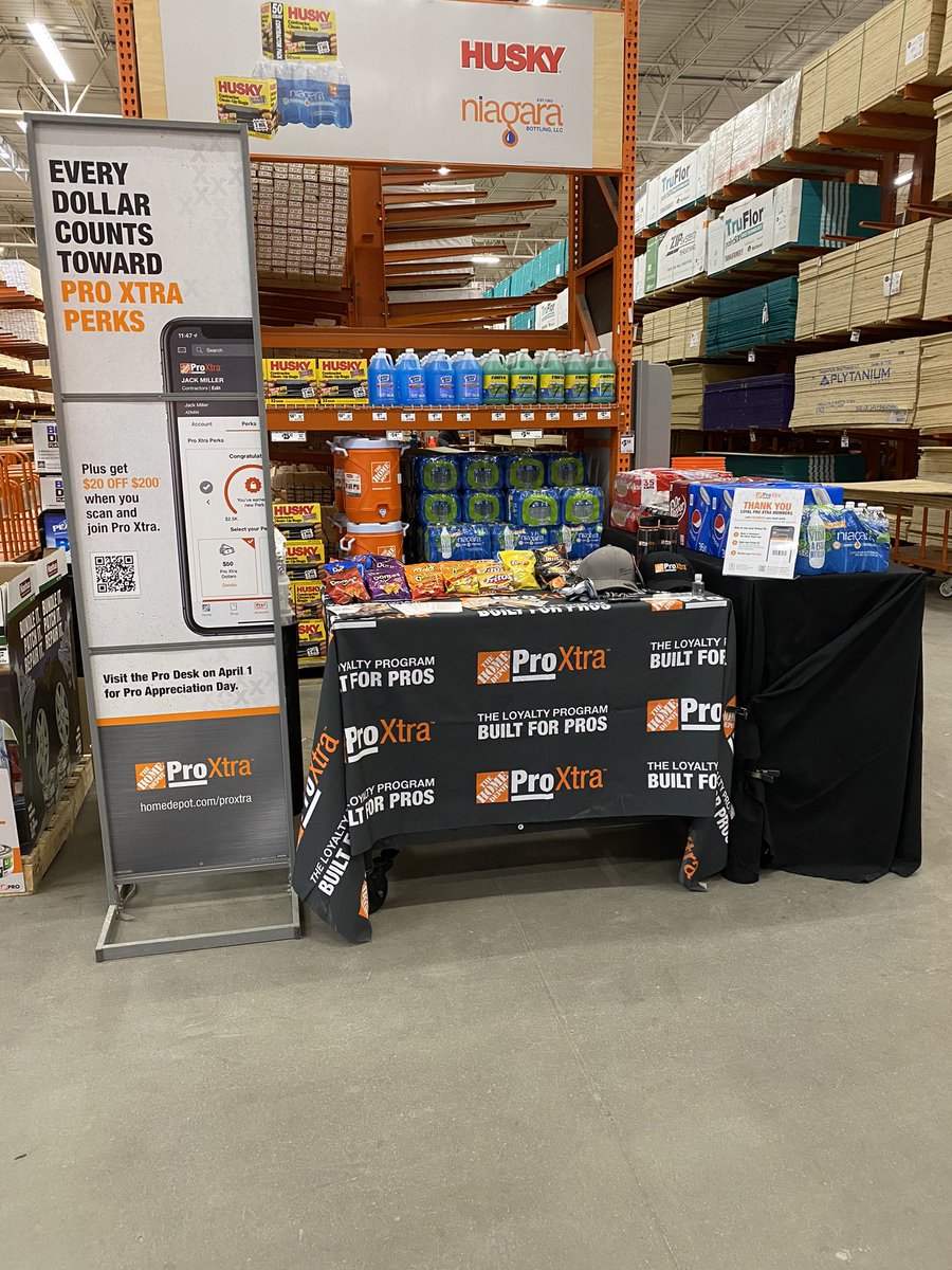 MaddiDuncanHD's tweet photo. Happy Pro Appreciation Day! We are ready to thank and help our ProXtra members- and that’s no joke 😎 #HDPro #D175Pro #TheCastle #2201 @JeffreyFarson @McdanielsRenea @BobPold @jtrievespro @NathanMcAleese https://t.co/GgdVv5ExIZ
